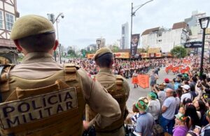 Oktoberfest Blumenau inicia 41ª edição com reforço de 360 policiais e tecnologia de monitoramento