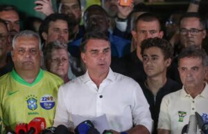Flávio Bolsonaro não reconhece resultado do 2º turno e anuncia que pedirá anulação das eleições