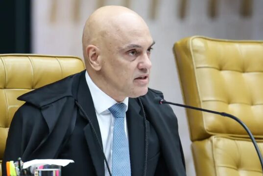 Moraes determina emissão de mandado de prisão contra Eduardo Bolsonaro