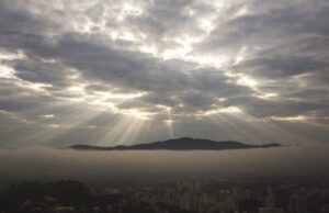 Previsão do tempo em SC: frente fria se afasta e sol volta a aparecer nesta quinta-feira