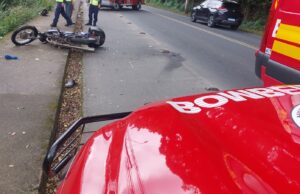 Homem de 63 anos morre após acidente entre motocicleta e carro no Bairro Garcia, em Blumenau