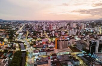 Ministério Público apura se van de prefeitura do PR abandonou pessoas em situação de vulnerabilidade em SC