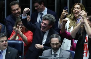 Senado aprova PEC que põe fim à escala 6×1 e reduz jornada de trabalho no país